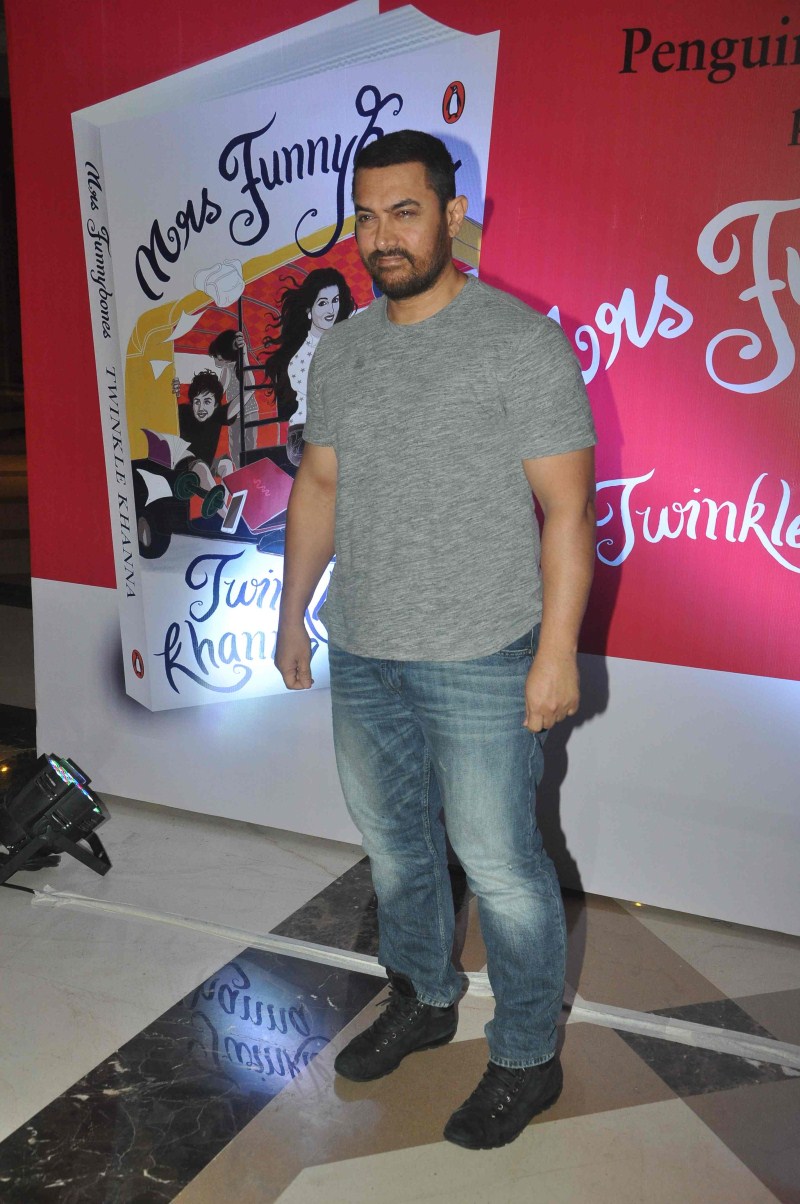 Actress turned interior designer-turned-writer Twinkle Khanna launched her first book Mrs Funnybones. Karan Johar, Akshay Kumar, Aamir Khan, Dimple Kapadia graced the event. Aamir Khan,Akshay Kumar,Karan Johar,Dimple Kapadia,Twinkle Khanna,Twinkle Khanna's book Mrs Funnybones,Mrs Funnybones,Funnybones,Sonali Bendre