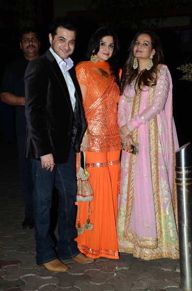 Bollywood Actress Sushmita Sen, Ameesha Patel and others at Queenie Singh's Wedding Bash. Sushmita Sen,Ameesha Patel,Sushmita Sen at Queenie Singh's Wedding Bash,Ameesha Patel at Queenie Singh's Wedding Bash,Queenie Singh Wedding Bash,Queenie Singh Wedding,Queenie Singh Wedding Bash pics,Queenie Singh Wedding Bash images,Queenie Sing