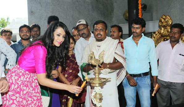 South Indian Actress Trisha is next seen with actor Ganesh Venkatraman in Nayagi which is directed by Govi Goverdhan, produced by Giridhar Productions House and presented by Raj Kandukari. Trisha's Nayagi Movie Launch,Nayagi Movie Launch,Trisha,Trisha Krishnan,Nayagi Movie Launch pics,Nayagi Movie Launch images,Nayagi Movie Launch photos,Nayagi Movie Launch stills,Nayagi Movie Launch pictures