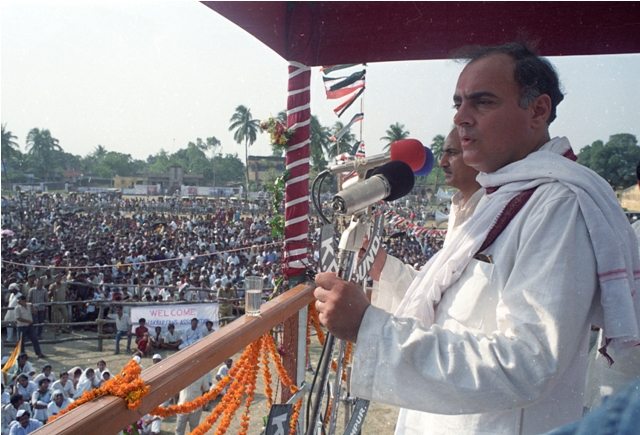 Rajiv Gandhi's 71st birth anniversary is celebrated on 20 August 2015. Rajiv Gandhi birth anniversary,Rajiv gandhi rare and unseen photos