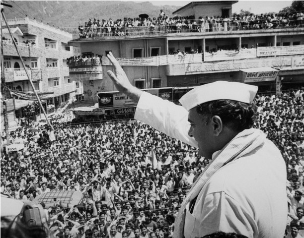 Rajiv Gandhi's 71st birth anniversary is celebrated on 20 August 2015. Rajiv Gandhi birth anniversary,Rajiv gandhi rare and unseen photos