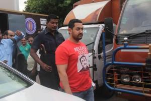 Aamir Khan,actor Aamir Khan,Aamir Khan Spotted at Mehboob Studio,Mehboob Studio,bollywood actor Aamir Khan,Aamir Khan latest pics,Aamir Khan latest images,Aamir Khan latest photos,Aamir Khan latest stills,Aamir Khan latest pictures