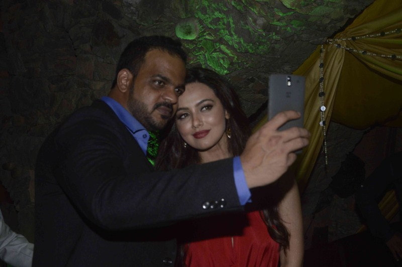 Sana Khan Celebrates Birthday With Ajaz Khan, Rajeev Paul - Photos ...