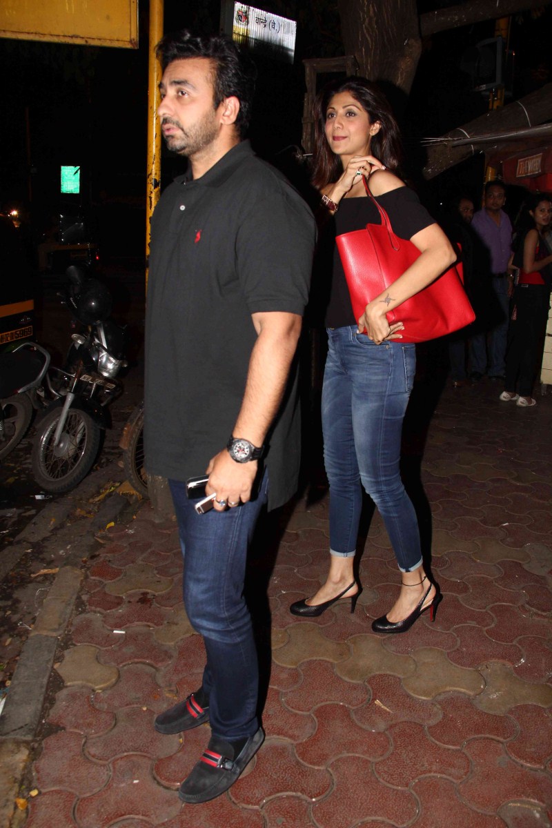 Photos of Bollywood Actress Shilpa Shetty and Raj Kundra Snapped at Bandra. Shilpa Shetty,Raj Kundra,Shilpa Shetty and Raj Kundra,Shilpa Shetty Snapped at Bandra,Raj Kundra Snapped at Bandra,Shilpa Shetty latest pics,Shilpa Shetty latest images,Shilpa Shetty latest photos,Shilpa Shetty latest stills,Shilpa Shetty latest pictures,