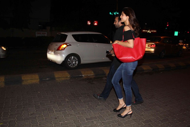 Photos of Bollywood Actress Shilpa Shetty and Raj Kundra Snapped at Bandra. Shilpa Shetty,Raj Kundra,Shilpa Shetty and Raj Kundra,Shilpa Shetty Snapped at Bandra,Raj Kundra Snapped at Bandra,Shilpa Shetty latest pics,Shilpa Shetty latest images,Shilpa Shetty latest photos,Shilpa Shetty latest stills,Shilpa Shetty latest pictures,