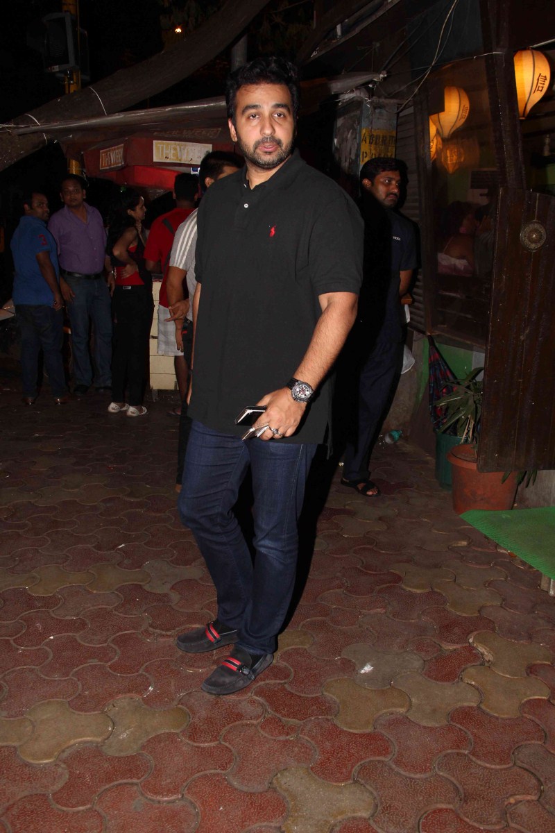 Photos of Bollywood Actress Shilpa Shetty and Raj Kundra Snapped at Bandra. Shilpa Shetty,Raj Kundra,Shilpa Shetty and Raj Kundra,Shilpa Shetty Snapped at Bandra,Raj Kundra Snapped at Bandra,Shilpa Shetty latest pics,Shilpa Shetty latest images,Shilpa Shetty latest photos,Shilpa Shetty latest stills,Shilpa Shetty latest pictures,