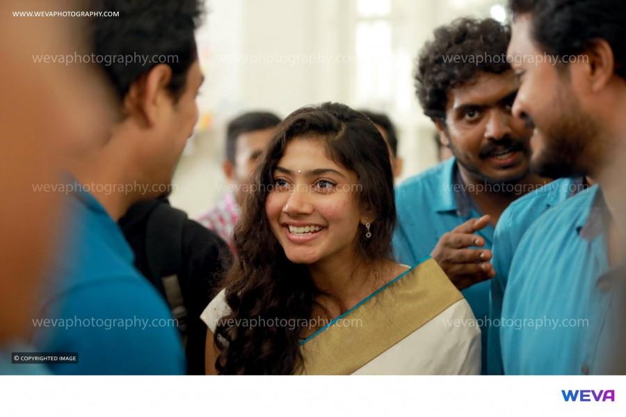 Alphonse Puthren got married to Aleena Mary Antony on 22 August. Alphonse puthren,alphonse puthren wedding photos,alphonse puthren aleena antony photos,alphonse puthren aleena antony wedding