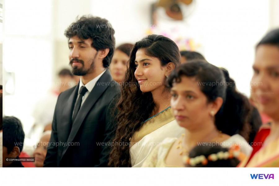 Alphonse Puthren got married to Aleena Mary Antony on 22 August. Alphonse puthren,alphonse puthren wedding photos,alphonse puthren aleena antony photos,alphonse puthren aleena antony wedding