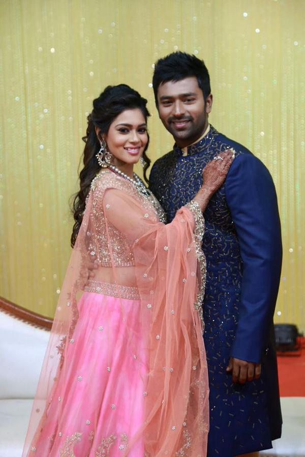 Actor Shanthanu and Keerthi Wedding Reception Pictures. Shanthanu and Keerthi Wedding Reception,Shanthanu and Keerthi Reception,Shanthanu Wedding Reception,Shanthanu and Keerthi,Shanthanu,Keerthi,Shanthanu Reception,Shanthanu marriage Reception,Vijay,Rajinikanth,Vijayakanth