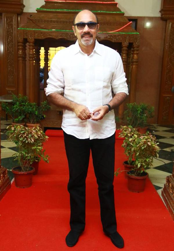 Actor Shanthanu and Keerthi Wedding Reception Pictures. Shanthanu and Keerthi Wedding Reception,Shanthanu and Keerthi Reception,Shanthanu Wedding Reception,Shanthanu and Keerthi,Shanthanu,Keerthi,Shanthanu Reception,Shanthanu marriage Reception,Vijay,Rajinikanth,Vijayakanth