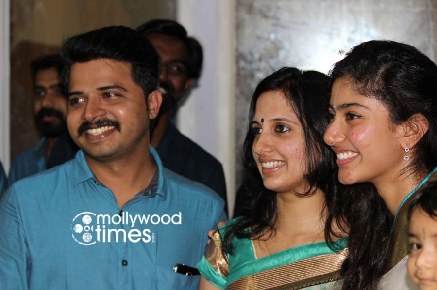 Alphonse Puthren got married to Aleena Mary Antony on 22 August. Alphonse puthren,alphonse puthren wedding photos,alphonse puthren aleena antony photos,alphonse puthren aleena antony wedding