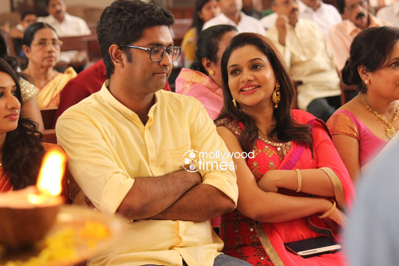 South Indian actress Muktha has been engaged to singer Rimi Tomy's brother Rinku Tomy. Muktha engagement photos,muktha engagement stills,muktha rinku tomy engagement,rimi tomy brother engagement,rimi tomy brother engagement photos