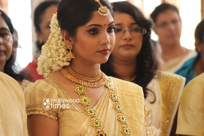 South Indian actress Muktha has been engaged to singer Rimi Tomy's brother Rinku Tomy. Muktha engagement photos,muktha engagement stills,muktha rinku tomy engagement,rimi tomy brother engagement,rimi tomy brother engagement photos