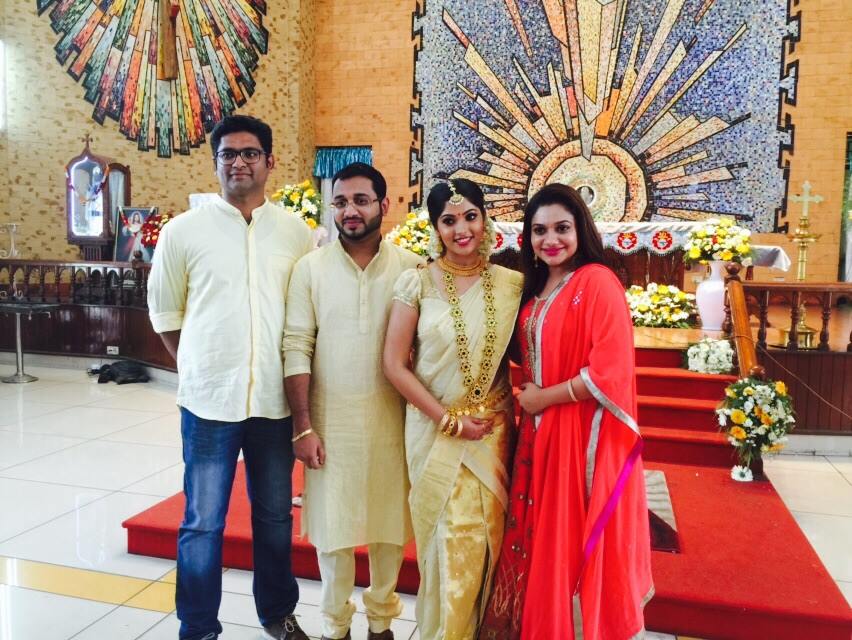 South Indian actress Muktha has been engaged to singer Rimi Tomy's brother Rinku Tomy. Muktha engagement photos,muktha engagement stills,muktha rinku tomy engagement,rimi tomy brother engagement,rimi tomy brother engagement photos