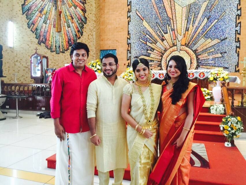 South Indian actress Muktha has been engaged to singer Rimi Tomy's brother Rinku Tomy. Muktha engagement photos,muktha engagement stills,muktha rinku tomy engagement,rimi tomy brother engagement,rimi tomy brother engagement photos