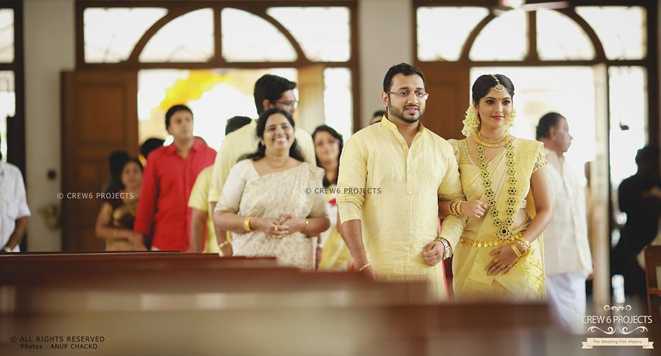 South Indian actress Muktha has been engaged to singer Rimi Tomy's brother Rinku Tomy. Muktha engagement photos,muktha engagement stills,muktha rinku tomy engagement,rimi tomy brother engagement,rimi tomy brother engagement photos