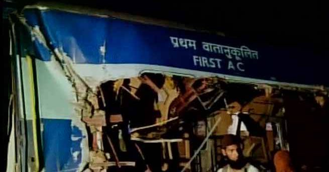 Bangalore-Nanded Express collides with lorry in Andhra. Bangalore-Nanded Express,Bangalore nanded express,train accident,Bangalore train accident