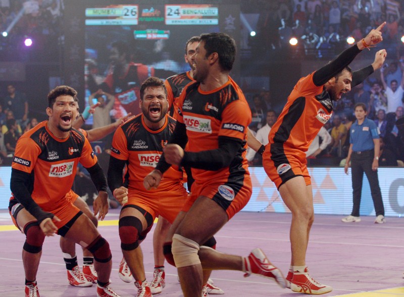 Cricket Player MS Dhoni graces Pro Kabaddi League 2015 Final. MS Dhoni,Pro Kabaddi League 2015 Final,Pro Kabaddi,Pro Kabaddi League Final,U Mumba vs Bengaluru Bulls,U Mumba,Bengaluru Bulls