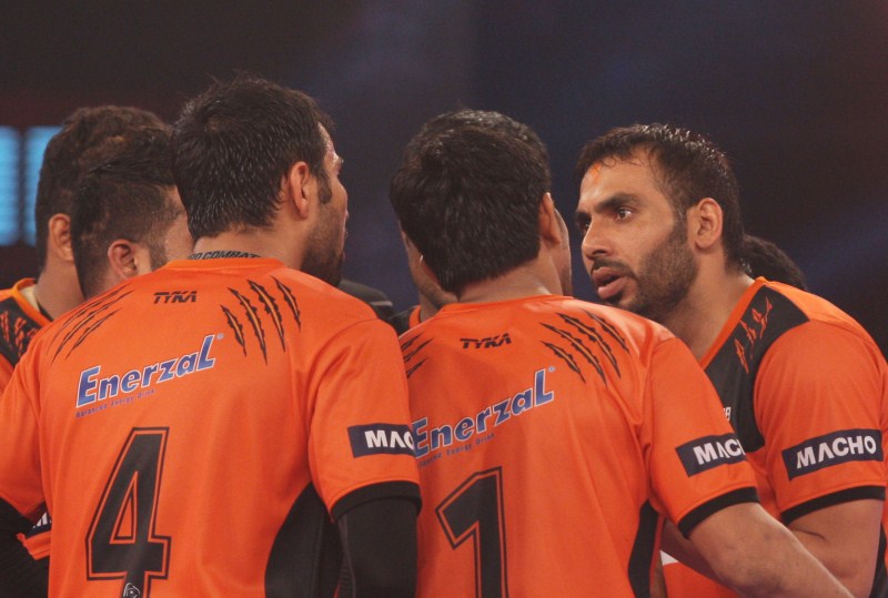 Cricket Player MS Dhoni graces Pro Kabaddi League 2015 Final. MS Dhoni,Pro Kabaddi League 2015 Final,Pro Kabaddi,Pro Kabaddi League Final,U Mumba vs Bengaluru Bulls,U Mumba,Bengaluru Bulls