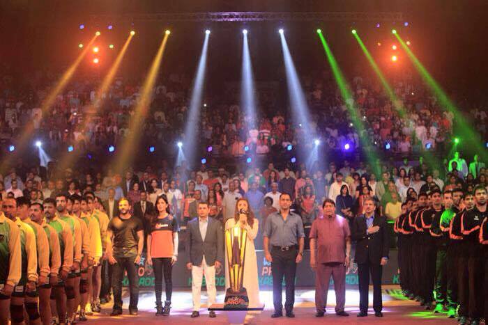 Cricket Player MS Dhoni graces Pro Kabaddi League 2015 Final. MS Dhoni,Pro Kabaddi League 2015 Final,Pro Kabaddi,Pro Kabaddi League Final,U Mumba vs Bengaluru Bulls,U Mumba,Bengaluru Bulls