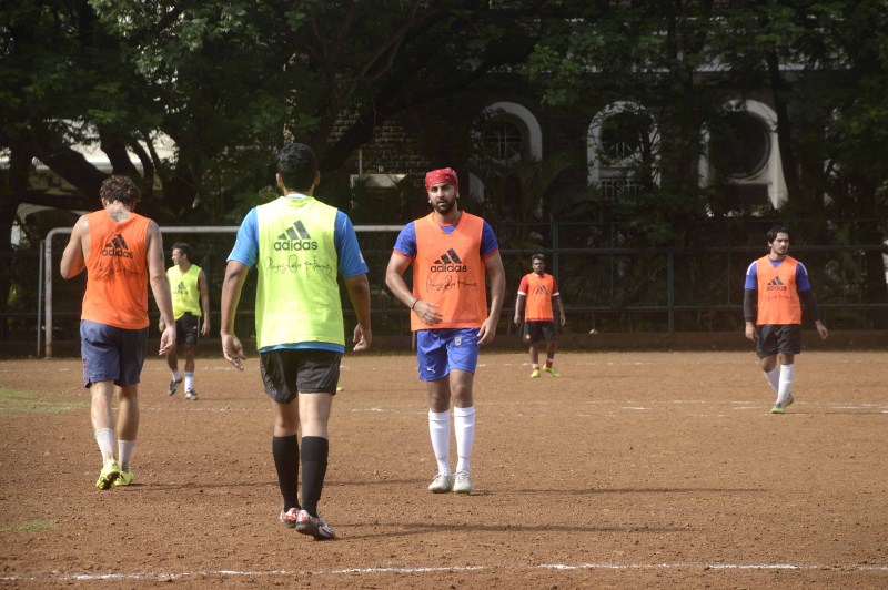 Photos of Bollywood Actor Ranbir Kapoor snapped at the Football Practice Session. Ranbir Kapoor,Ranbir Kapoor playing football,Ranbir Kapoor snapped at the Football Practice,Ranbir Kapoor latest pics,Ranbir Kapoor latest images,Ranbir Kapoor latest photos,Ranbir Kapoor latest stills,Ranbir Kapoor latest pictures