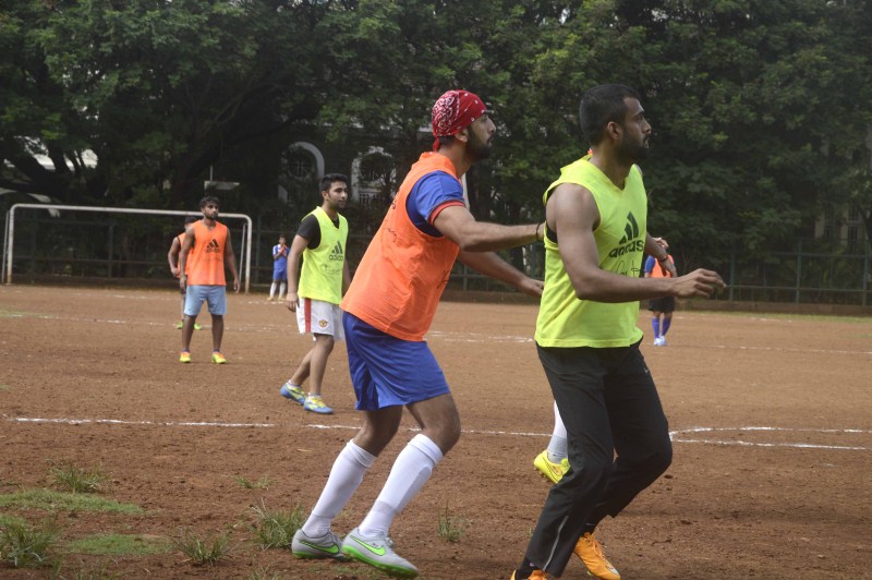Photos of Bollywood Actor Ranbir Kapoor snapped at the Football Practice Session. Ranbir Kapoor,Ranbir Kapoor playing football,Ranbir Kapoor snapped at the Football Practice,Ranbir Kapoor latest pics,Ranbir Kapoor latest images,Ranbir Kapoor latest photos,Ranbir Kapoor latest stills,Ranbir Kapoor latest pictures