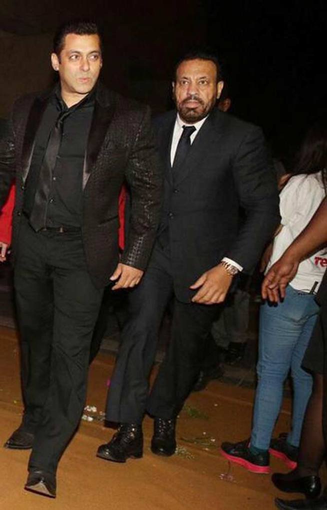 Bollywood Actor Salman Khan at Chiranjeevi's 60th Birthday Celebration. Salman Khan,Salman Khan at Chiranjeevi's 60th Birthday Celebration,Chiranjeevi's 60th Birthday Celebration,Chiranjeevi 60th Birthday Celebration,Chiranjeevi