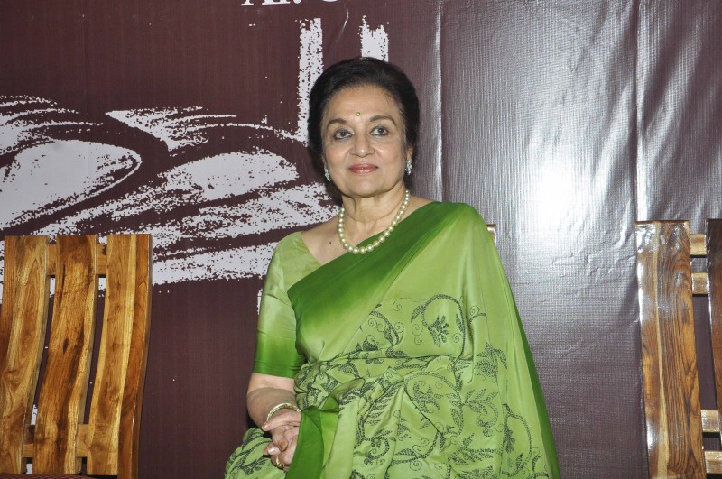 Photos of Bollywood Actor John Abraham and Asha Parekh unveil Chandrakant Patel's book 4th Dimension Architecture. John Abraham,Asha Parekh,Chandrakant Patel's book 4th Dimension Architecture,John Abraham and Asha Parekh,John Abraham latest pics,John Abraham latest images,John Abraham latest photos,John Abraham latest pictures,John Abraham latest stills,John Abra
