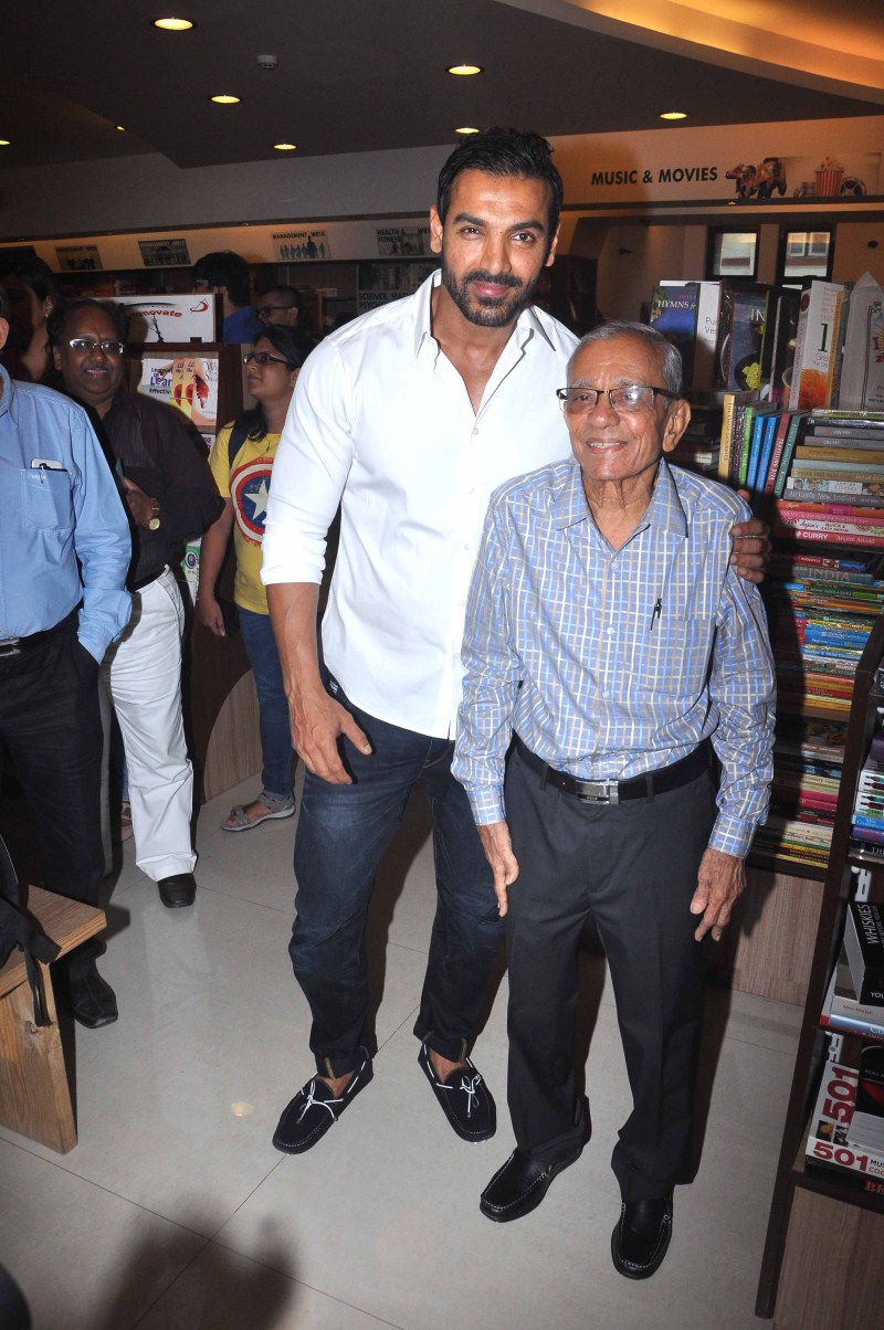 Photos of Bollywood Actor John Abraham and Asha Parekh unveil Chandrakant Patel's book 4th Dimension Architecture. John Abraham,Asha Parekh,Chandrakant Patel's book 4th Dimension Architecture,John Abraham and Asha Parekh,John Abraham latest pics,John Abraham latest images,John Abraham latest photos,John Abraham latest pictures,John Abraham latest stills,John Abra