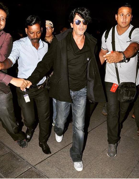 Photos of Bollywood Actor Shahrukh Khan and Kajol Leave for Iceland to Shoot a Song for Dilwale. Dilwale,srk,Shahrukh Khan,Dilwale song shoot,srk at Dilwale song shoot,Actor Shahrukh Khan,Shahrukh Khan latest pics,Shahrukh Khan latest images,Shahrukh Khan latest photos,Shahrukh Khan latest stills,Shahrukh Khan latest pictures