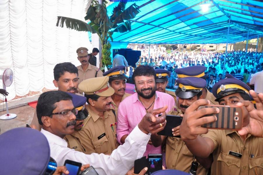 Malayalam actor Jayaram was snapped with Kerala Police officers. Jayaram,jayaram photos,jayaram with police,jayaram selfies with kerala police