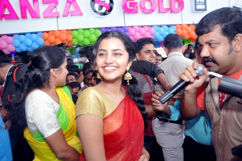 Anupama Parameshwaran inaugurates Sanza Gold. Anupama Parameshwaran,Anupama Parameshwaran photos,Anupama Parameshwaran latest stills,Anupama Parameshwaran new photos
