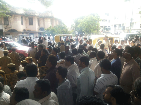Peoples casting their votes for BBMP Election in Bangalore. BBMP Elections 2015,BBMP Elections,BBMP,vote,bangalore,bbmp bangalore