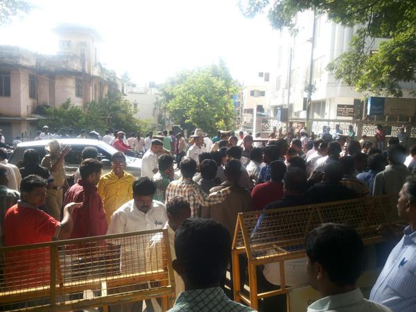 Peoples casting their votes for BBMP Election in Bangalore. BBMP Elections 2015,BBMP Elections,BBMP,vote,bangalore,bbmp bangalore