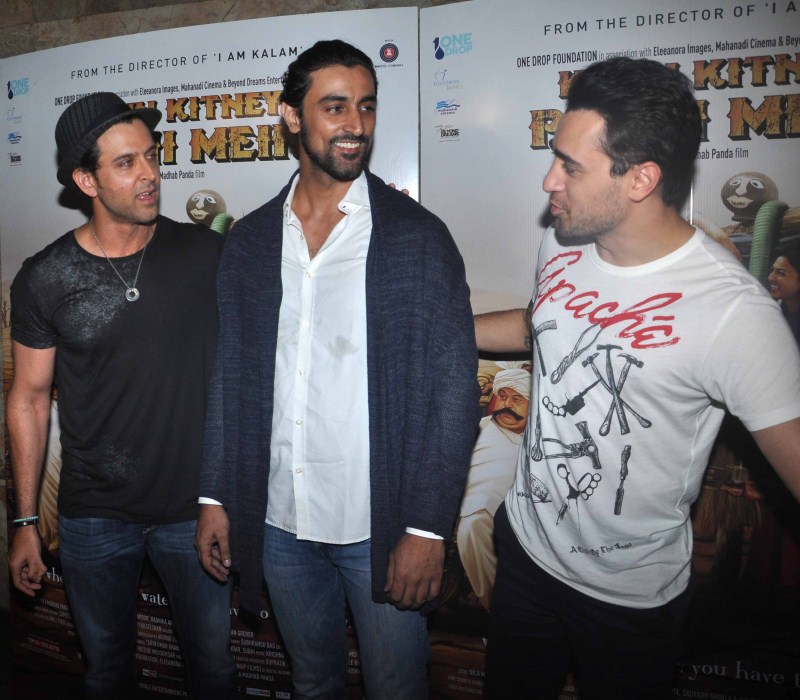 Bollywood Celebs Hrithik Roshan, Imran Khan, Kunal Kapoor & Dia Mirza grace the screening of Kaun Kitney Paani Mein. Hrithik Roshan,Imran Khan,Kunal Kapoor,Dia Mirza,Kaun Kitney Paani Mein,Kaun Kitney Paani Mein special screening,celebs at Kaun Kitney Paani Mein special screening