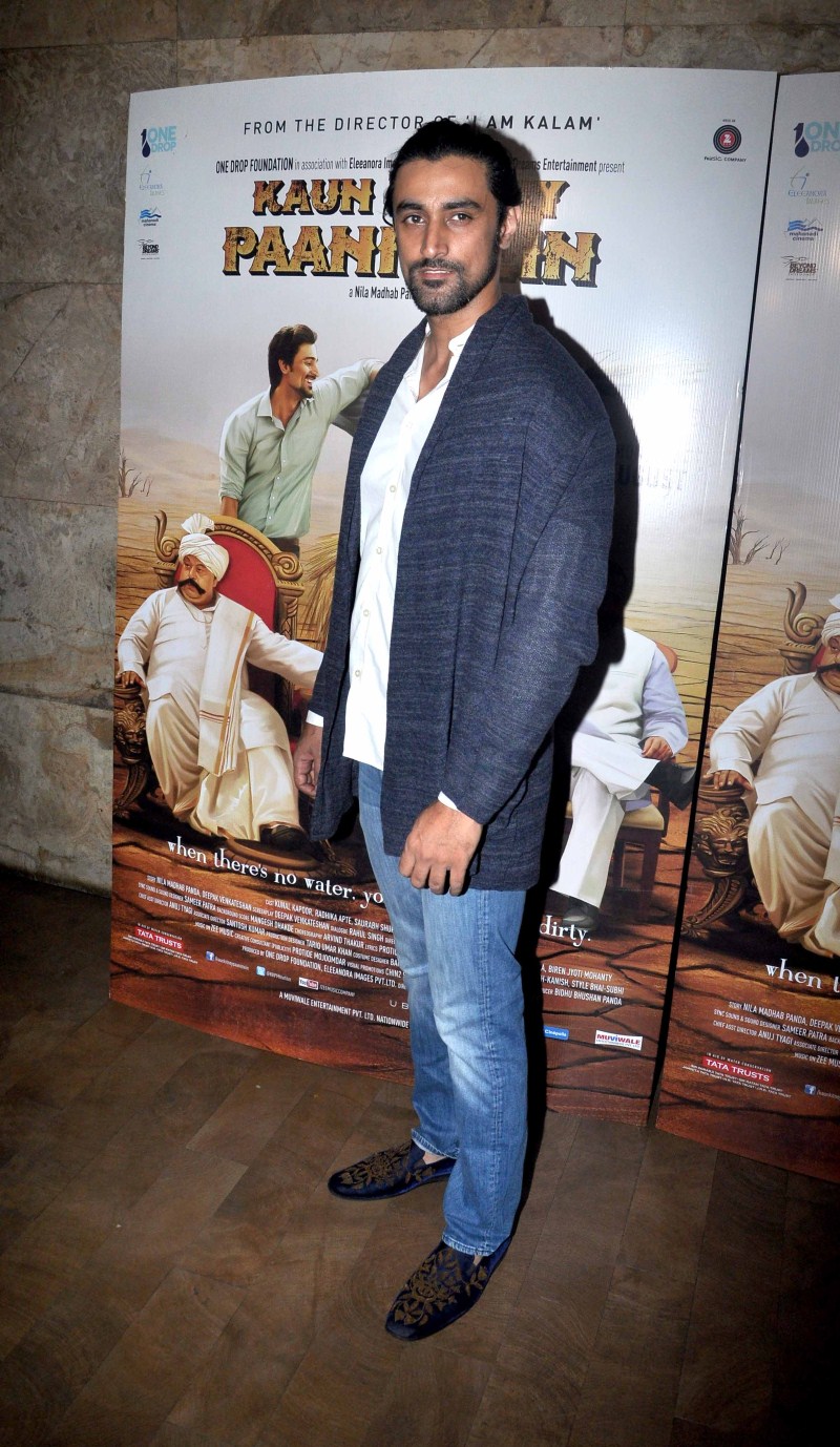 Bollywood Celebs Hrithik Roshan, Imran Khan, Kunal Kapoor & Dia Mirza grace the screening of Kaun Kitney Paani Mein. Hrithik Roshan,Imran Khan,Kunal Kapoor,Dia Mirza,Kaun Kitney Paani Mein,Kaun Kitney Paani Mein special screening,celebs at Kaun Kitney Paani Mein special screening