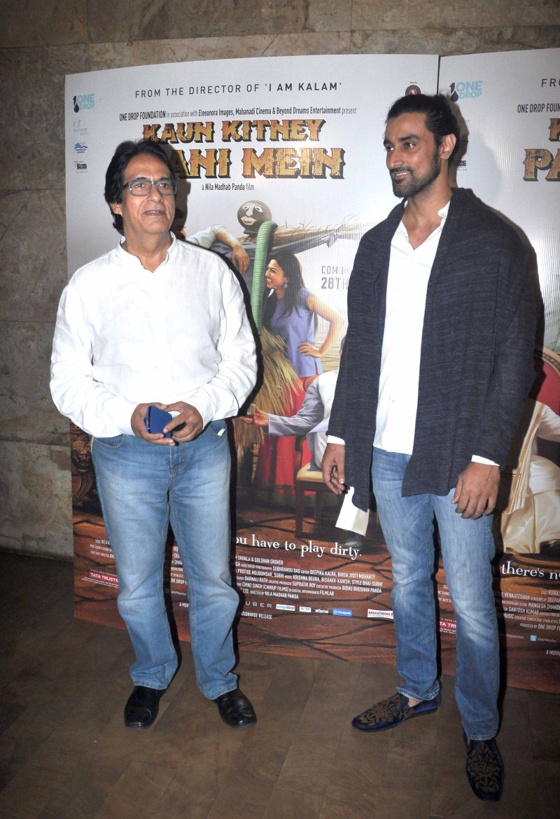 Bollywood Celebs Hrithik Roshan, Imran Khan, Kunal Kapoor & Dia Mirza grace the screening of Kaun Kitney Paani Mein. Hrithik Roshan,Imran Khan,Kunal Kapoor,Dia Mirza,Kaun Kitney Paani Mein,Kaun Kitney Paani Mein special screening,celebs at Kaun Kitney Paani Mein special screening