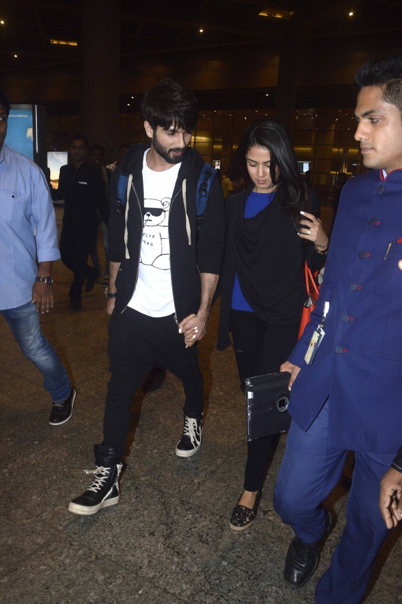 Photos of Bollywood Actor Shahid Kapoor wife Mira Rajput back from London holiday. Shahid Kapoor,Shahid Kapoor wife Mira Rajput,Mira Rajput,Shahid Kapoor And Mira Rajput Return From Honeymoon,Shahid Kapoor And Mira Rajput Honeymoon