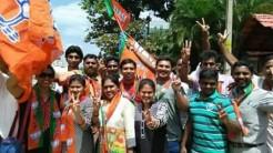 Peoples casting their votes for BBMP Election in Bangalore.