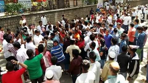 Peoples casting their votes for BBMP Election in Bangalore. BBMP Elections 2015,BBMP Elections,BBMP,vote,bangalore,bbmp bangalore