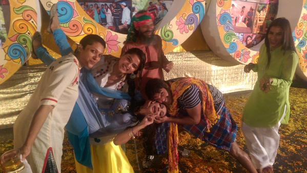 Photos of Lungi Party for Arya and Anushka Shetty. Arya,Anushka Shetty,Lungi Party,Size Zero,Inji Iduppazhagi,Arya and Anushka Shetty