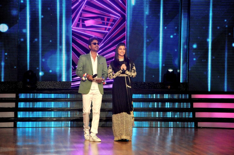 Photos of Bollywood Actress Aishwarya Rai and Irrfan Khan promote Jazbaa on ‘Dance India Dance’. Aishwarya Rai,Irrfan Khan,Jazbaa,Dance India Dance,jazbaa movie promotion,jazbaa movie promotion on dance india dance,Aishwarya rai Bachchan