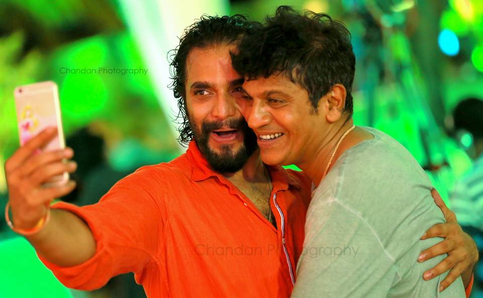 Photos of Shivarajkumar's Daughter Nirupama Mehendi? Cermnoy. Shivarajkumar,Sri Murali,Puneeth Rajkumar,Ambareesh,actor Shivarajkumar,Shivarajkumar daughter wedding,Shivarajkumar daughter marriage,Shivarajkumar's Daughter Nirupama Mehendi Cermnoy,Nirupama Mehendi Cermnoy