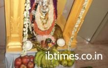 Varalakshmi Vrata是向印度教三位一体毗瑟奴(Vishnu)的配偶拉克希米女神(Lakshmi)赎罪的节日。