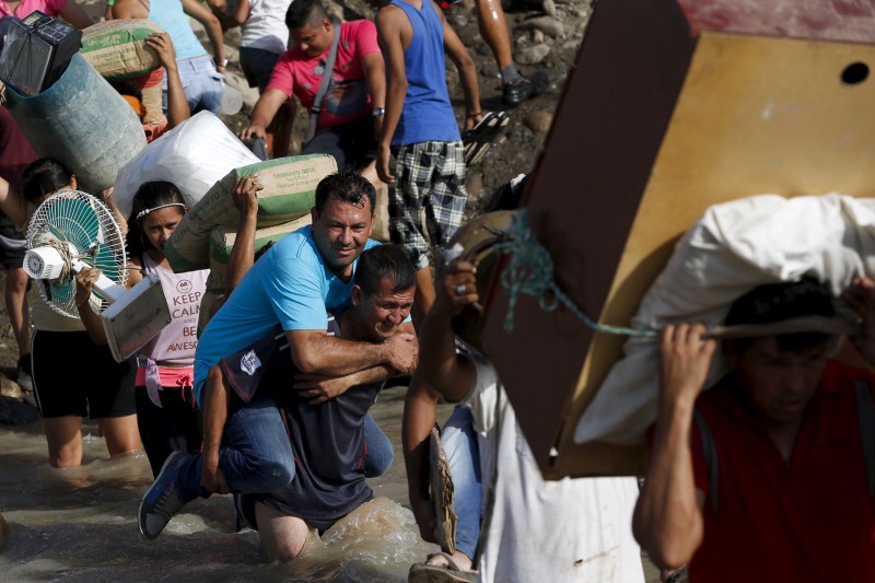 People cross the Tachira river border as Venezuela steps up deportation of Colombians in what it says is an effort to crack down on paramilitary gangs. Venezuela and Colombia Border Crisis,Venezuela,Colombia,Venezuela Border Crisis,Colombia Border Crisis,Border Crisis,Tachira river border,Tachira river