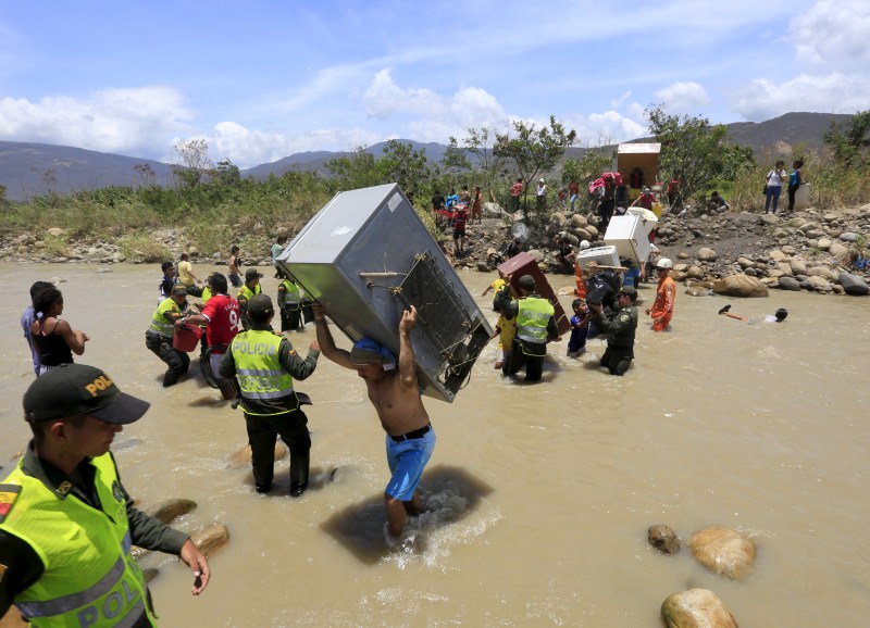 People cross the Tachira river border as Venezuela steps up deportation of Colombians in what it says is an effort to crack down on paramilitary gangs. Venezuela and Colombia Border Crisis,Venezuela,Colombia,Venezuela Border Crisis,Colombia Border Crisis,Border Crisis,Tachira river border,Tachira river