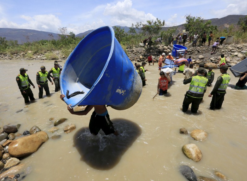 People cross the Tachira river border as Venezuela steps up deportation of Colombians in what it says is an effort to crack down on paramilitary gangs. Venezuela and Colombia Border Crisis,Venezuela,Colombia,Venezuela Border Crisis,Colombia Border Crisis,Border Crisis,Tachira river border,Tachira river