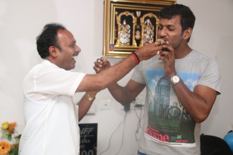 South Indian Actor Vishal Birthday Celebration. Vishal,Vishal Birthday Celebration,actor Vishal,Vishal Birthday Celebration pics,Vishal Birthday Celebration images,Vishal Birthday Celebration photos,Vishal Birthday,Vishal Birthday Celebration stills,Vishal Birthday Celebration pictures