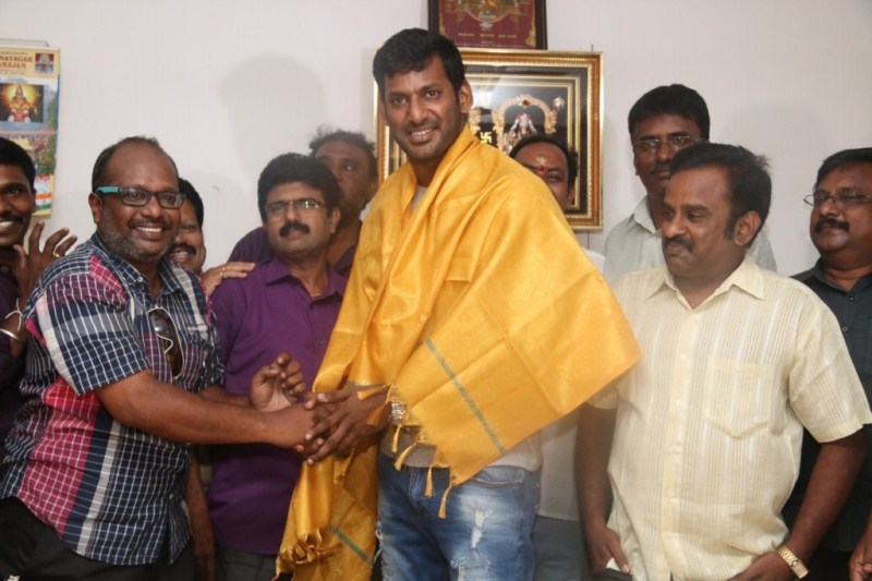 South Indian Actor Vishal Birthday Celebration. Vishal,Vishal Birthday Celebration,actor Vishal,Vishal Birthday Celebration pics,Vishal Birthday Celebration images,Vishal Birthday Celebration photos,Vishal Birthday,Vishal Birthday Celebration stills,Vishal Birthday Celebration pictures