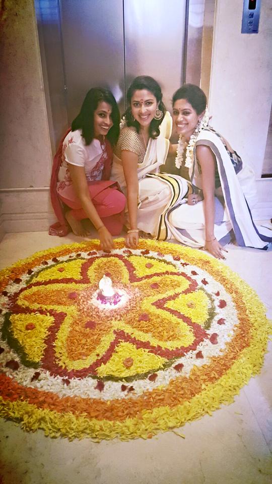 Amala Paul celebrated Onam 2015 with her friends and family. Amala paul,amala paul onam,amala paul onam celebrations,amala paul onam 2015